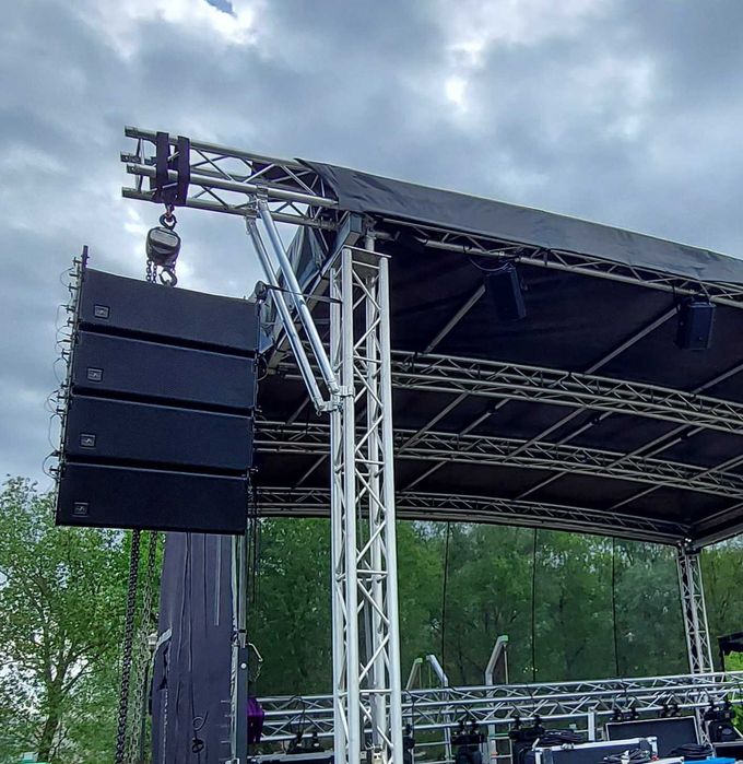Scena atestowana 8m x 6m x 5m Szybki montaż mobilna z 2024r