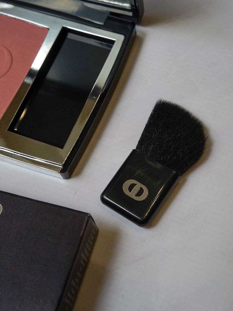 Dior rouge blush компактні румʼяна з пензликом та дзеркальцем