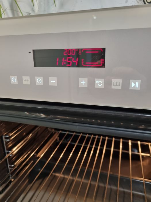 Біла цифрова духова шафа духовка пічка плита Mastercook