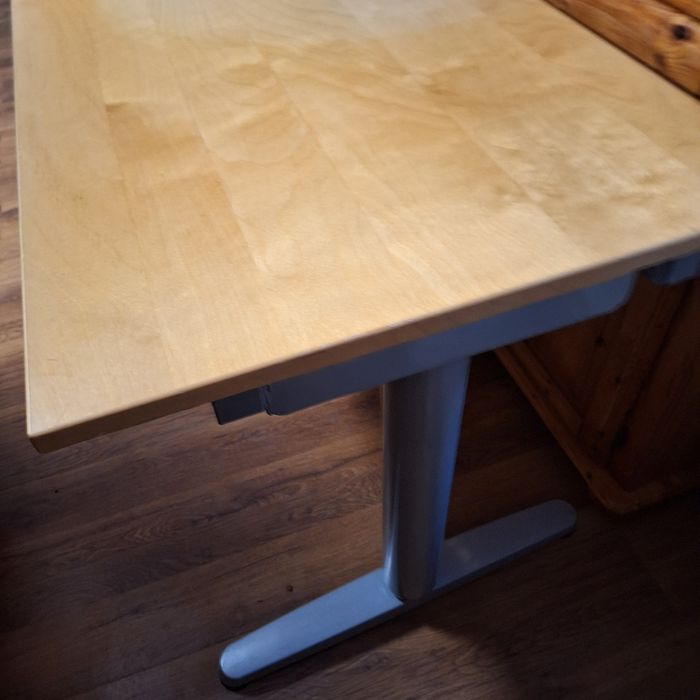 Biurko, stolik w bardzo dobrym stanie