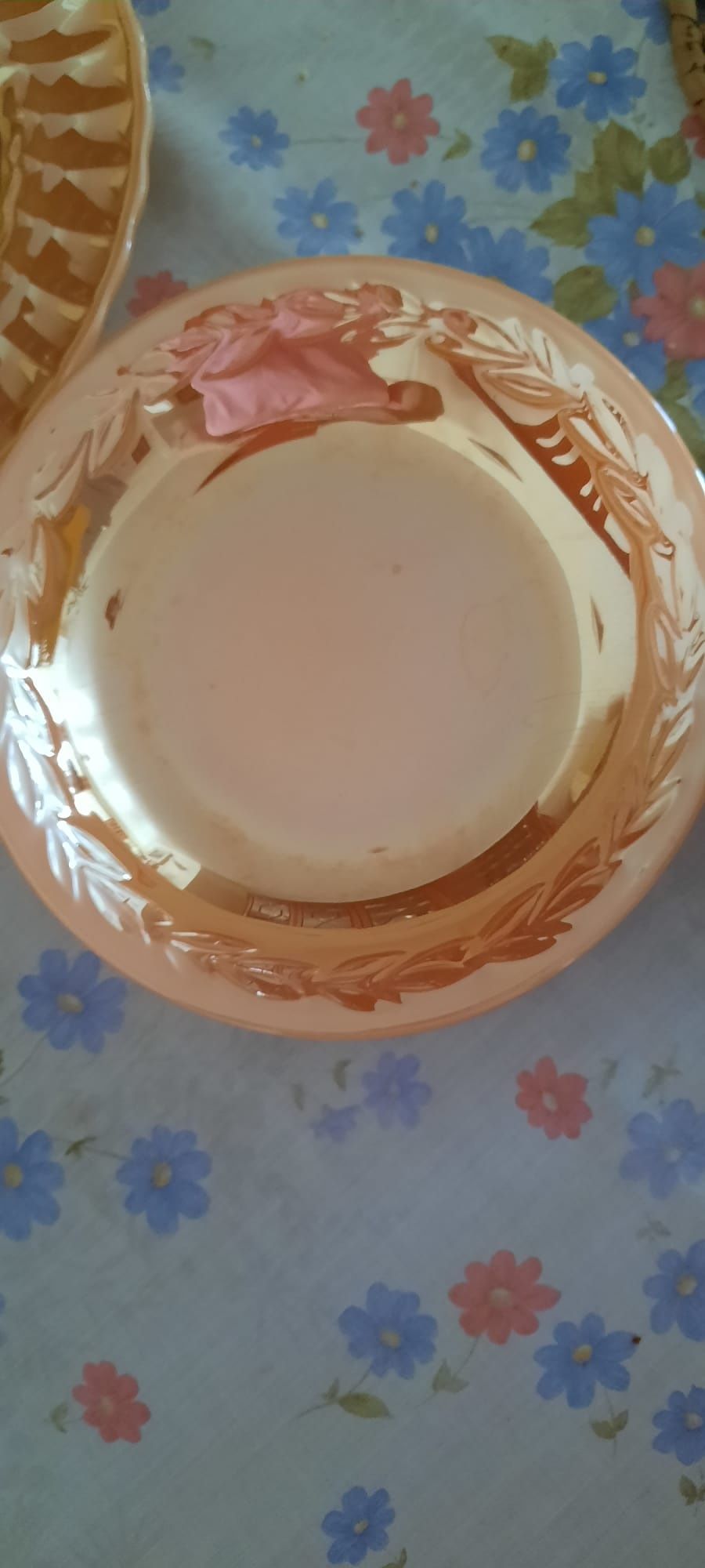 Pratos sopa (4), rasos (6) e travessa