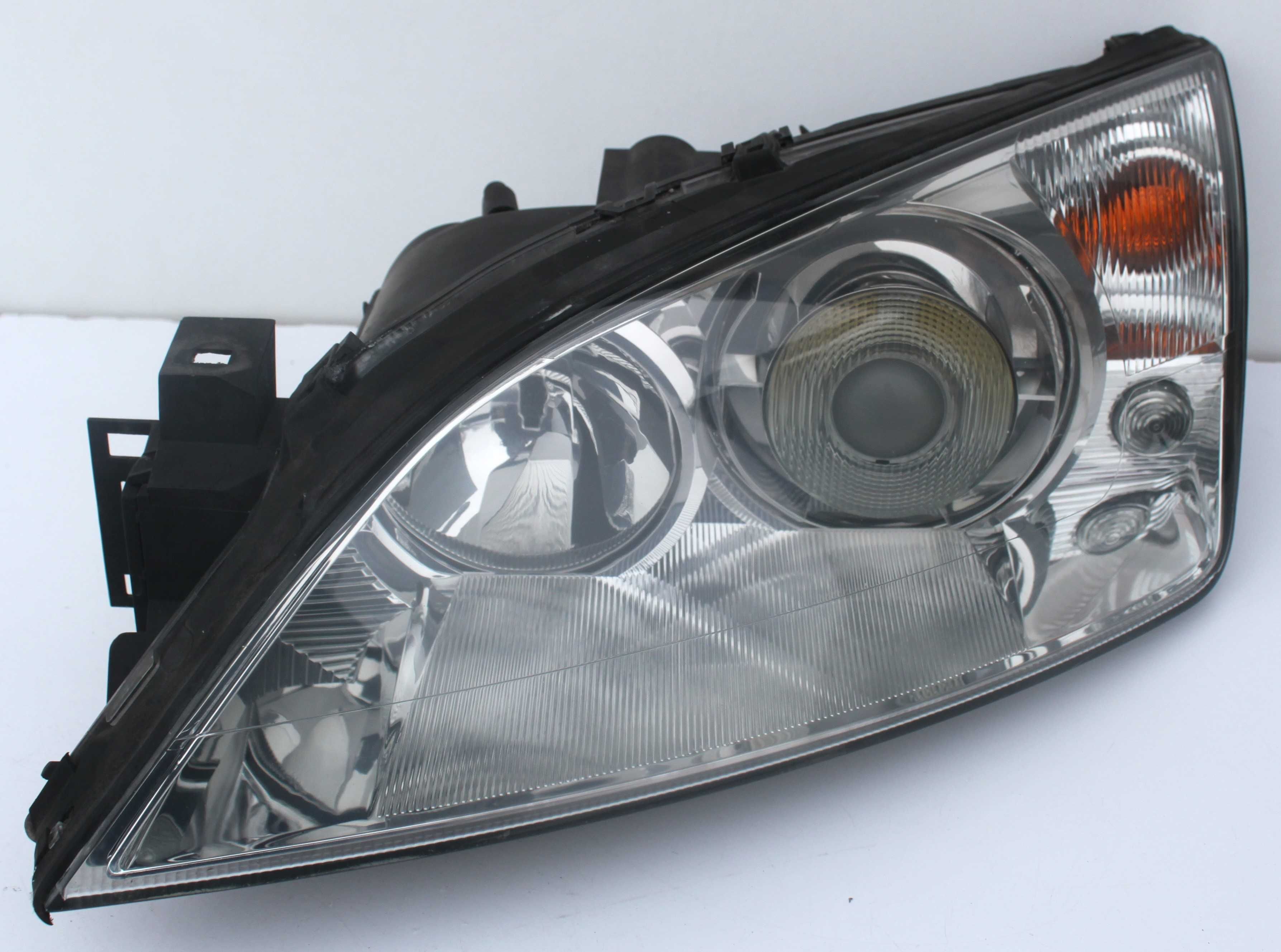 80M.Lampa FORD MONDEO MK3 przód reflektor lewa europejska