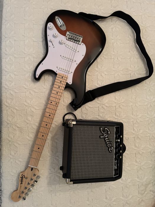 Gutarra Squier Stratocaster + amplificador