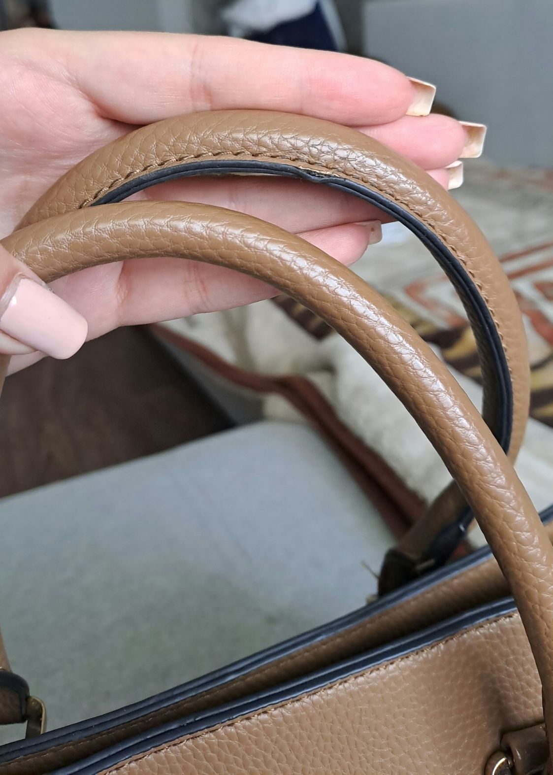 Жіноча сумка коричневого кольору в ідеальному стані