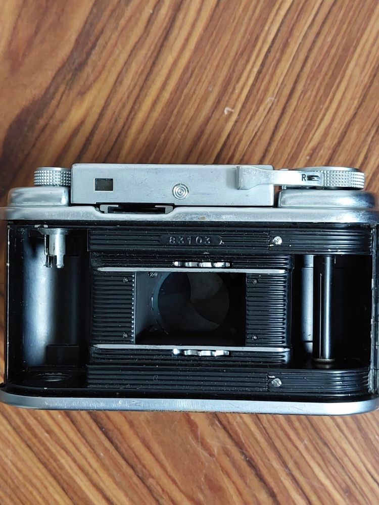 Aka Akarex 50mm/3.5- aparat analogowy