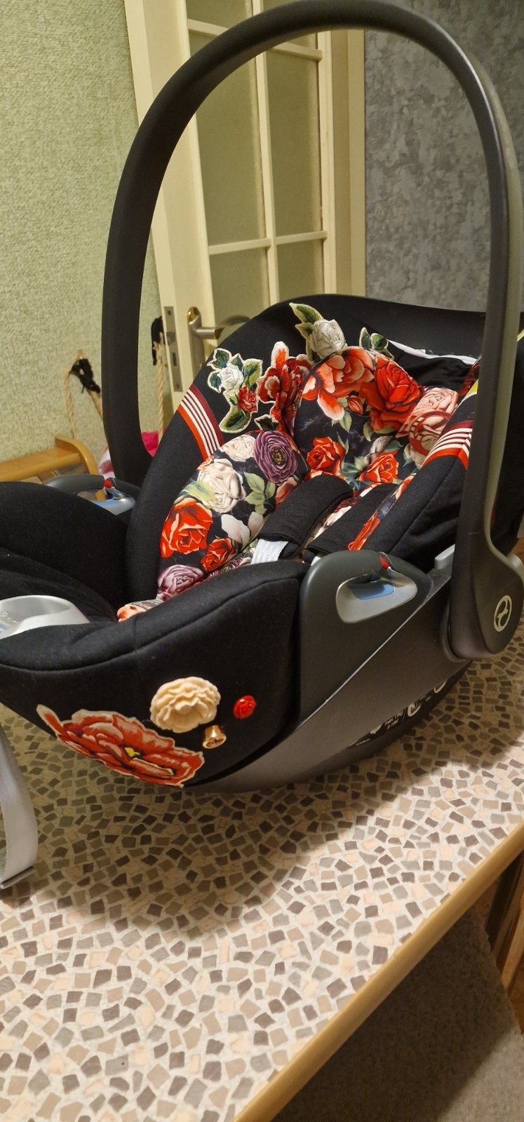 Автокрісло Cybex Cloud Z i-Size Spring Blossom Dark