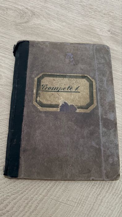 Zabytkowy zeszyt nutowy