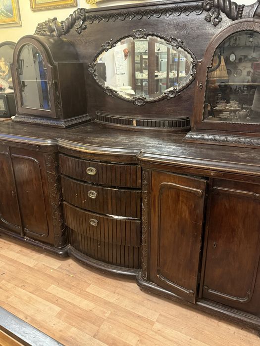 Bardzo stary kredens debowy