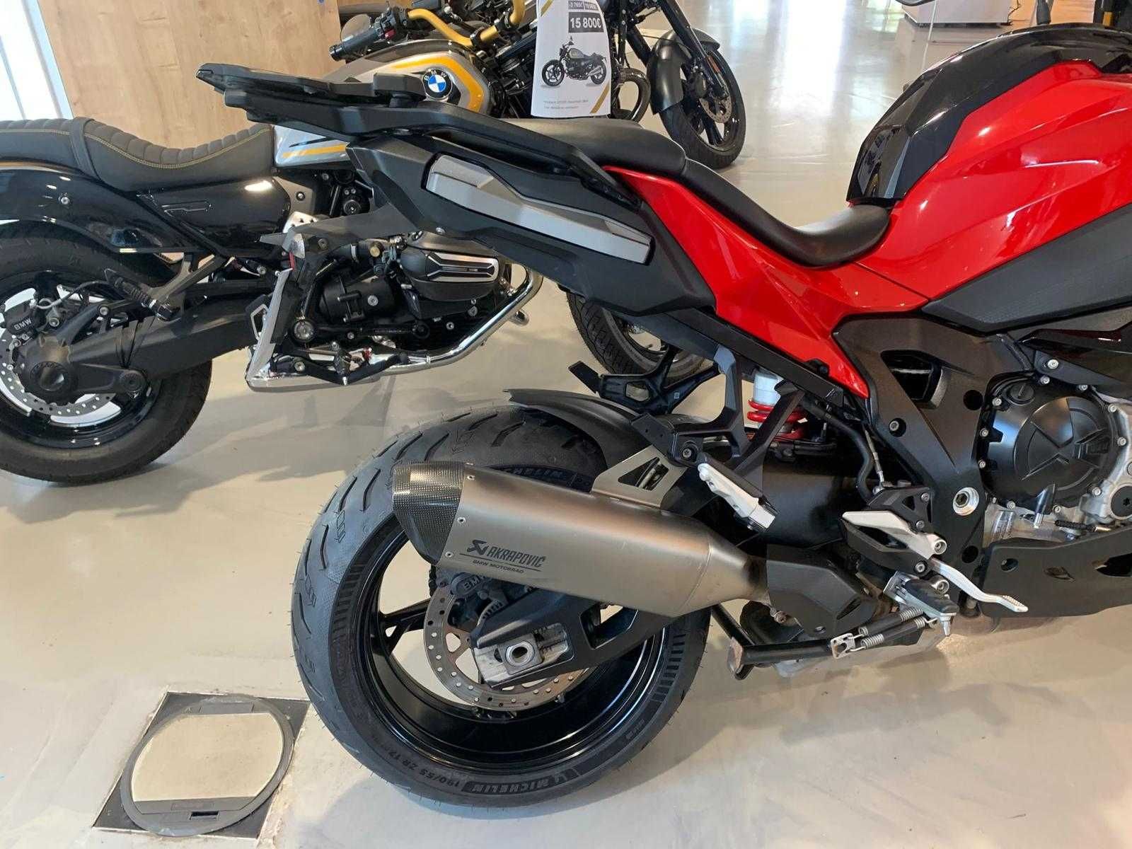 BMW S1000XR vermelha 2022