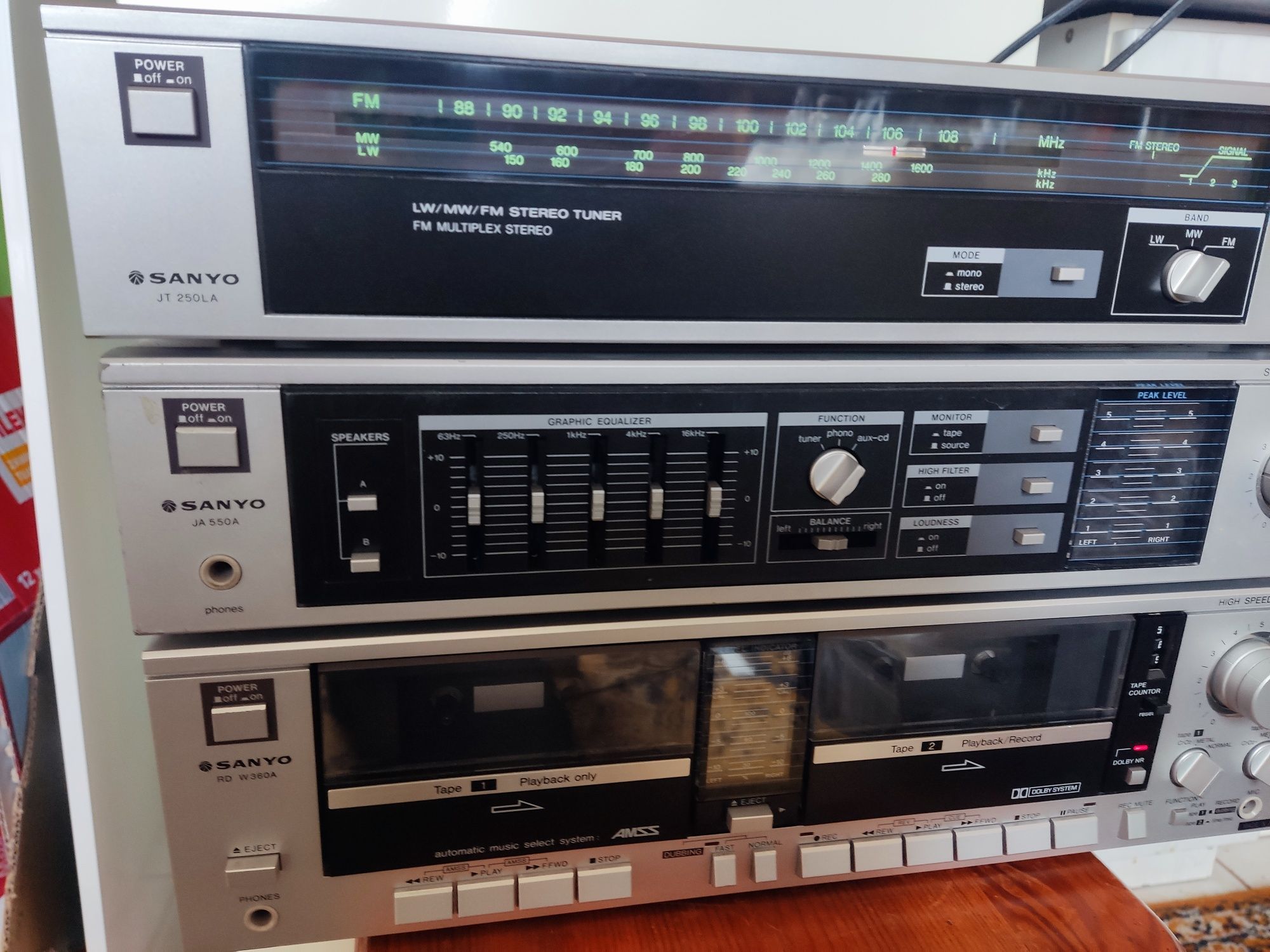 Sanyo JA 550A + magnetofon gratis