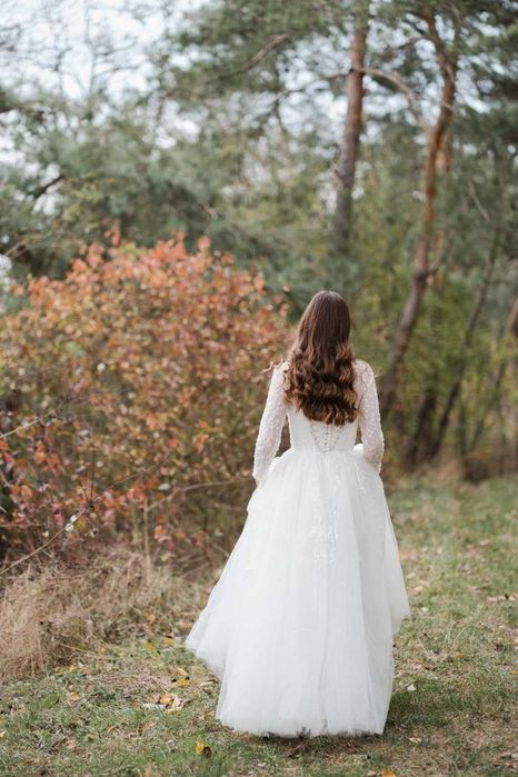 Весільня сукня з мереживом