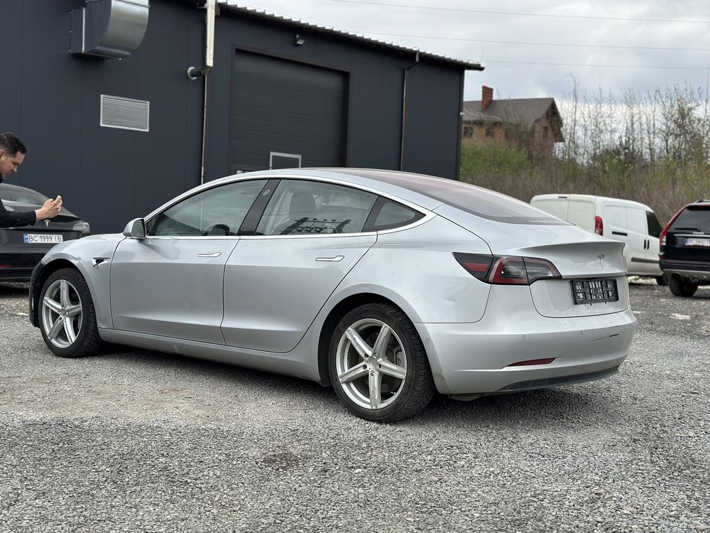 Розбірка Tesla Model 3