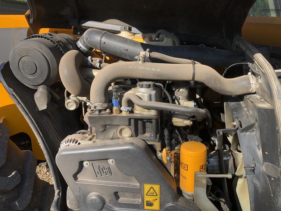 Навантажувач телескопічний JCB