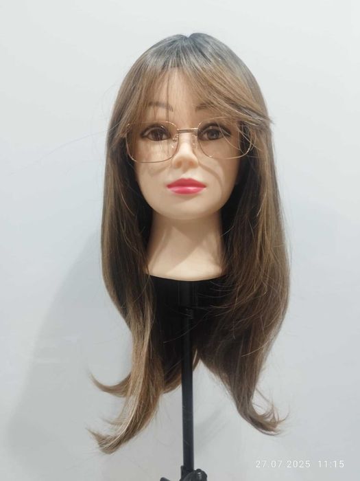 Peruka. Włosy długie ok 55 cm. delikatnie cieniowane, falowane