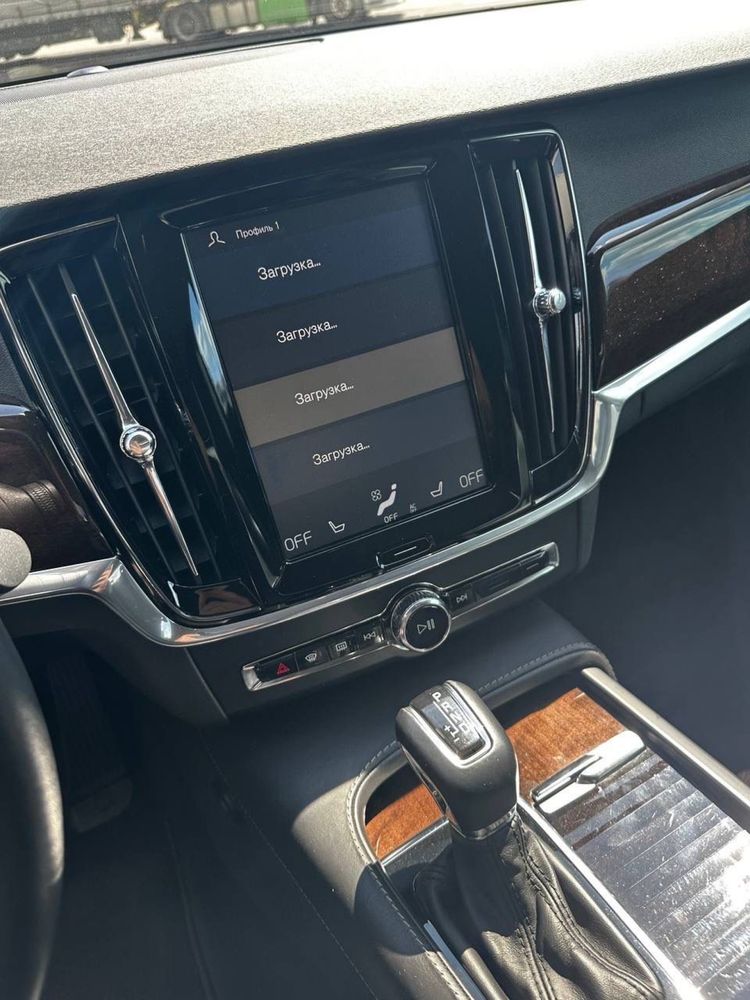 Volvo S90 inscription