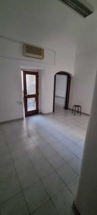 Escritório para arrendamento – Rua Serpa Pinto, nº 53 (1º Frente)