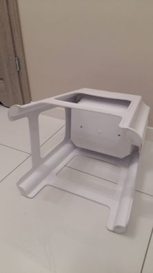 Krzesełko pod prysznic z pojemnikiem