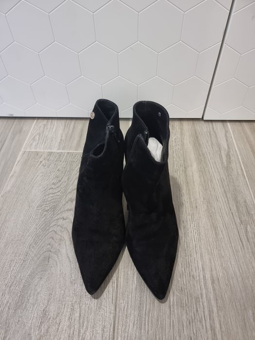 Botins pretos camurça