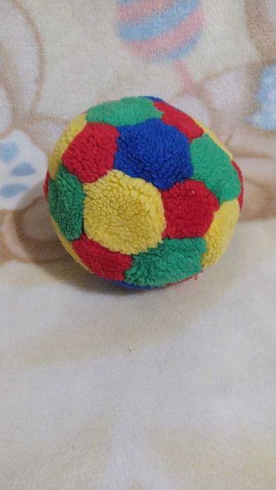 Мяч, продам мягкую игрушку.