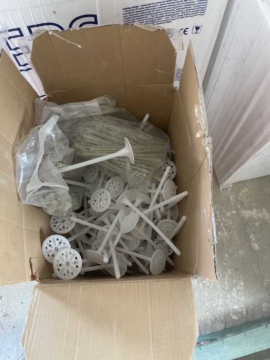 Kołki do styropianu 10x200 120sz 10x220 300szt plus zaslepki 140szr