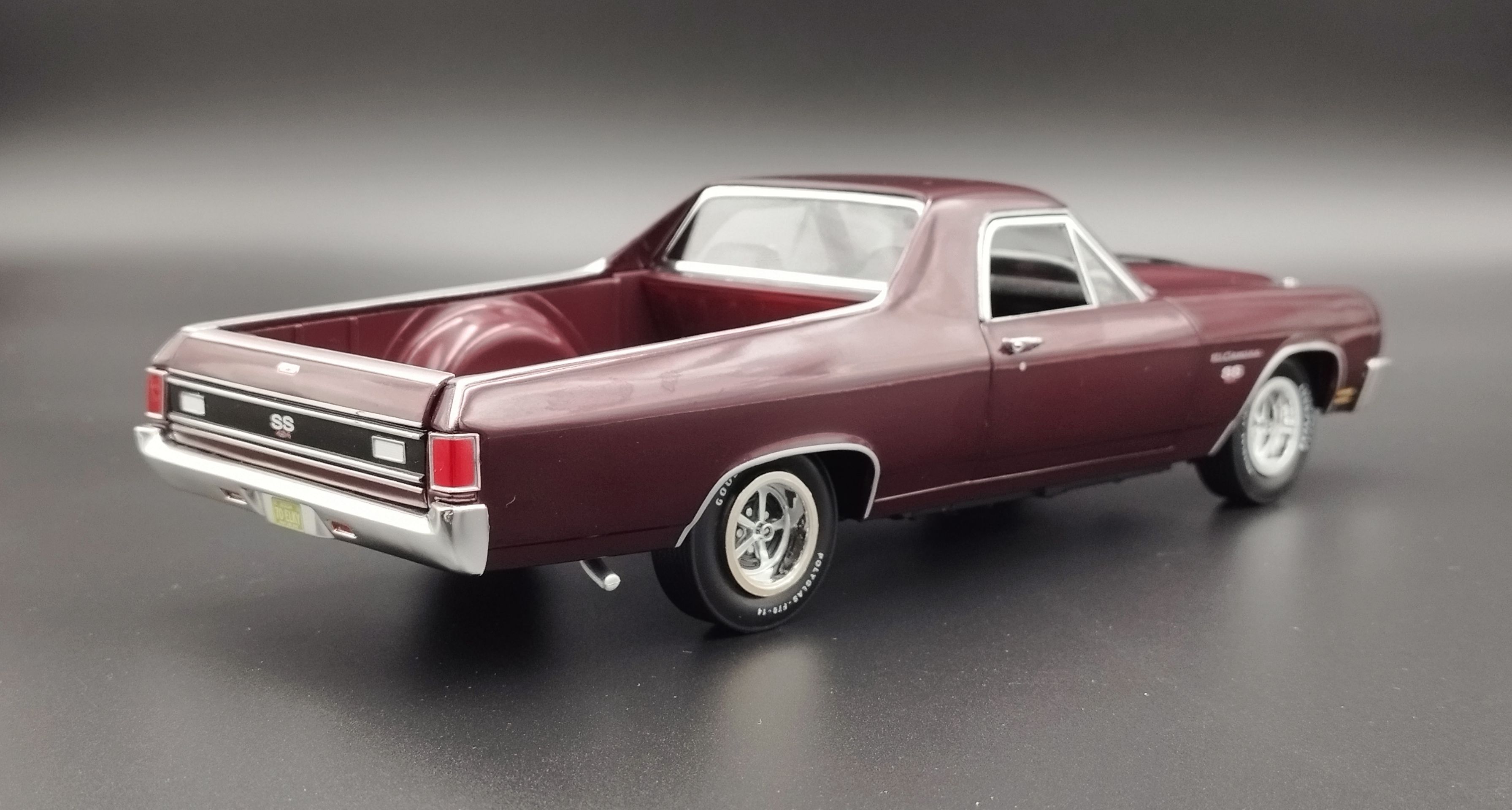 1:18 Auto Word 1970 Chevrolet El Camino SS Black Cherry model nowy