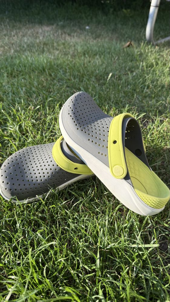 Продам дитячі crocs j3