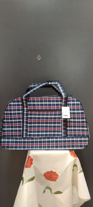 Nowa torba podróżna