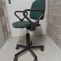 Sprzedam krzesło biurowe dla ucznia.