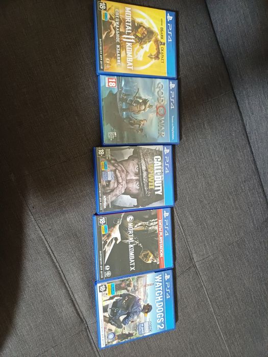 Ps4 pro + 5 ігор , та 2 геймпади