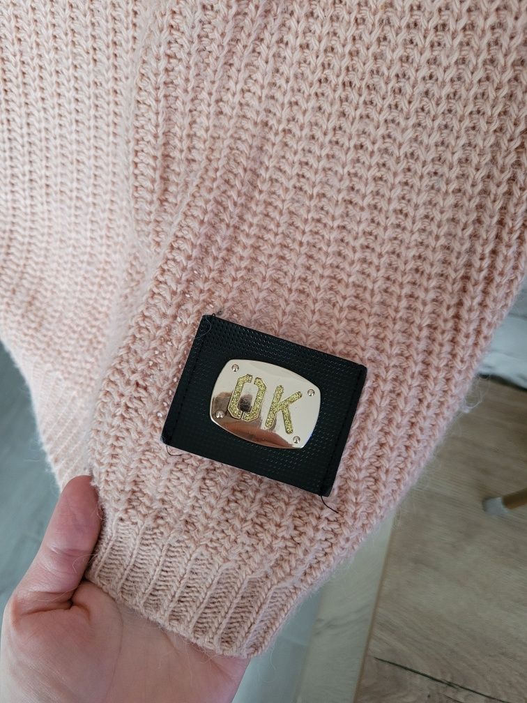 Długi dzianinowy gruby sweter pudrowy róż z dużym golfem L/XL