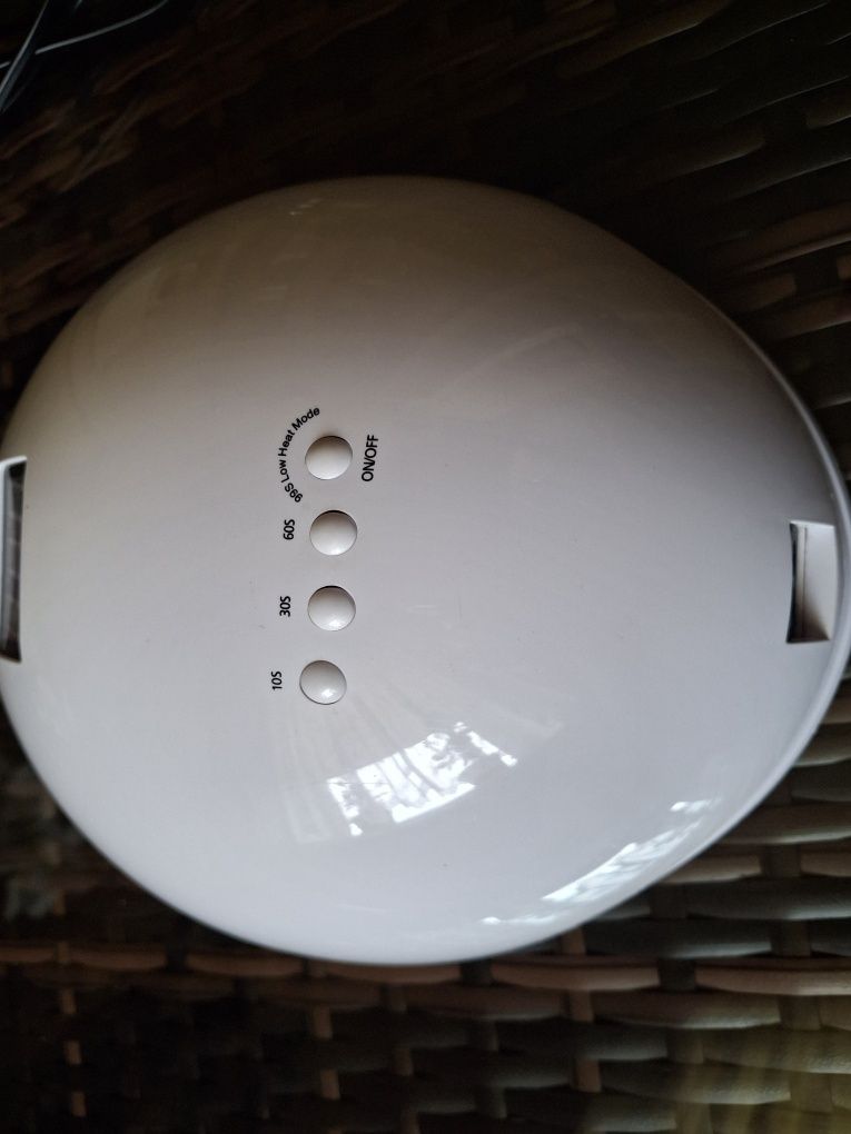 Lampą led UV do paznokci