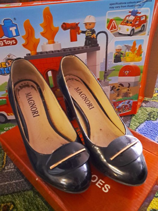 Туфлі лаковані шкіряні