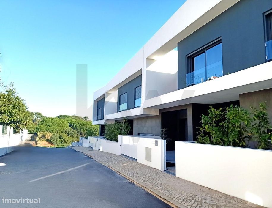 Moradia para Venda  Loures Fanqueiro 4 suites  piscina condomínio priv