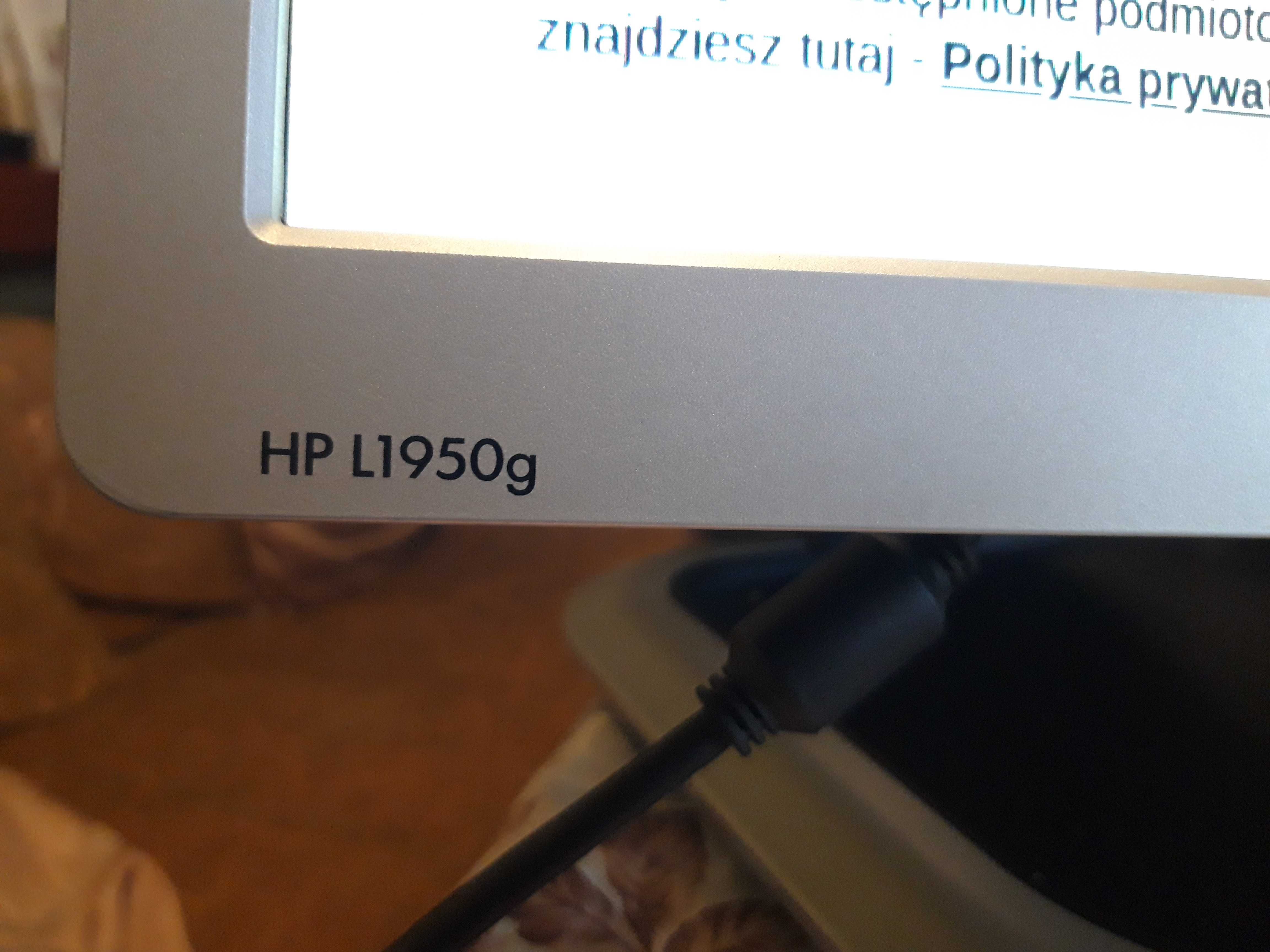 monitor hp 19 w dobrym stanie
