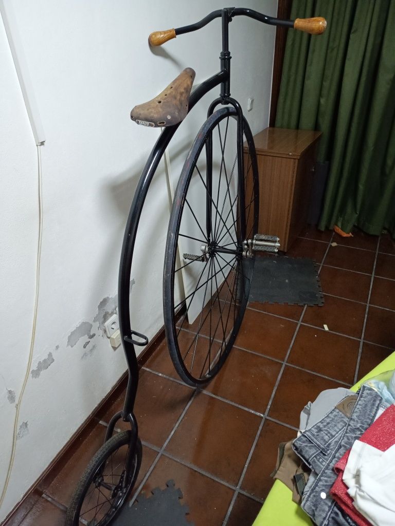 Coisas de campismo e bicicleta