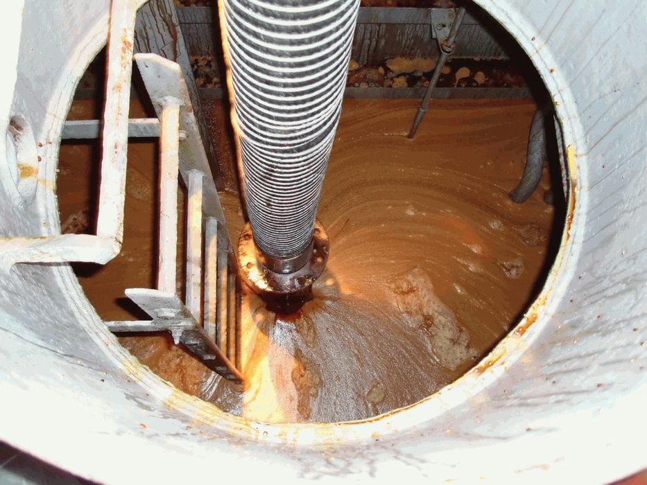 Чистка сливных ям,чистка выгребных ям,асенизатор,откачка,выкачка ям,