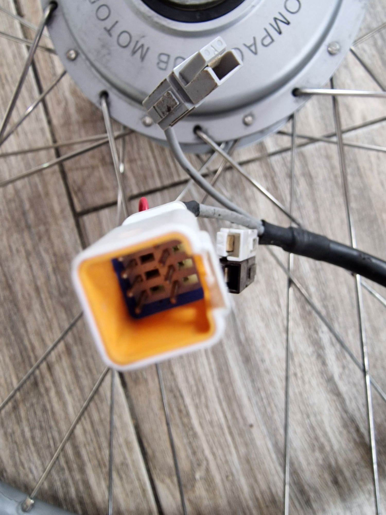 Koło z silnikiem przednie Sanyo do roweru elektrycznego 28 cali