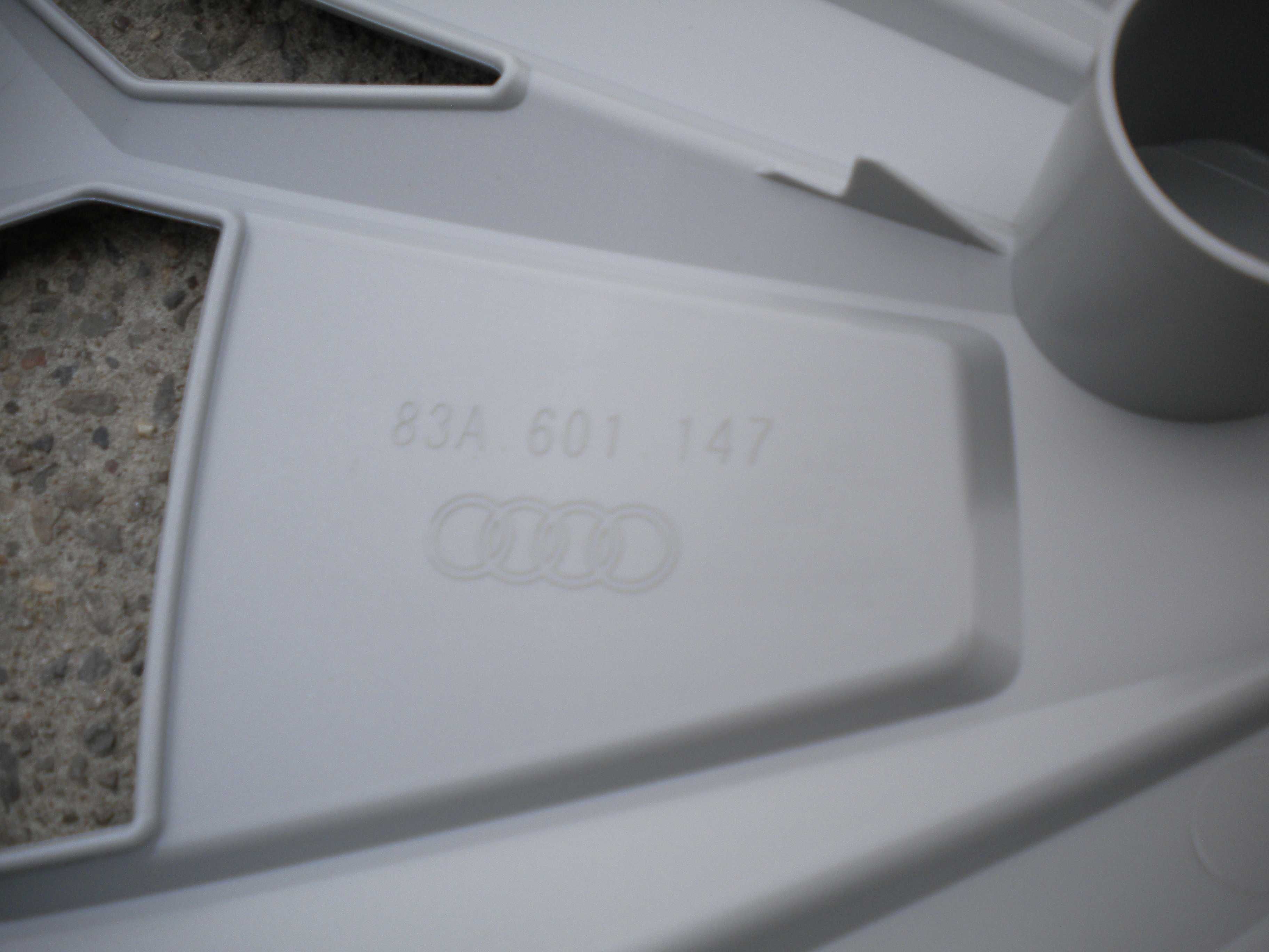 Kołpak Audi Q3 oryginał 17 cali kołpaki 83A.601.147 jak nowy