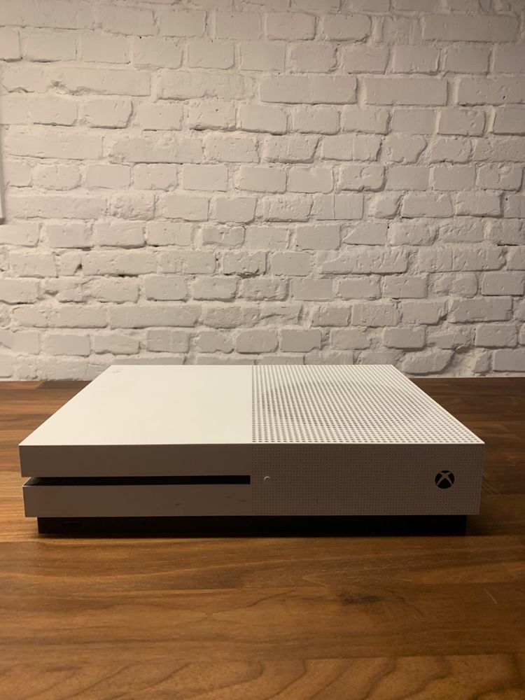 Xbox One S 500gb+2pady+12 gier (Używane!)