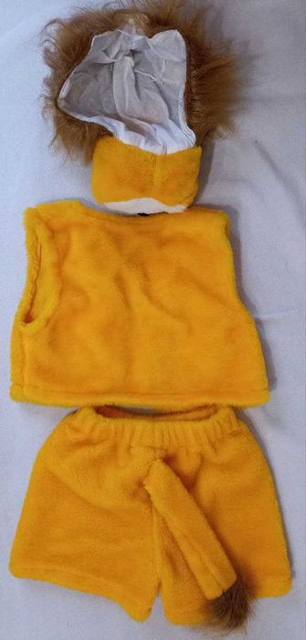 Новорічні дитячі костюми зайчика та тигреня