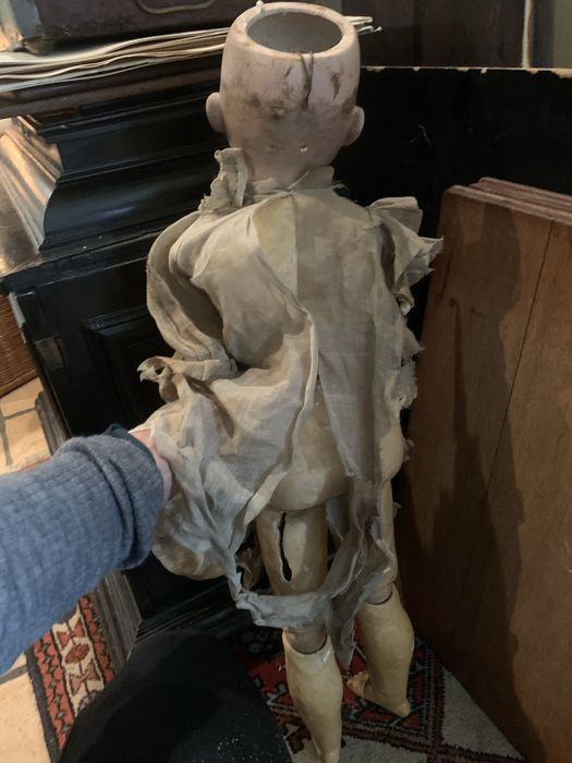 Stara lalka do naprawy