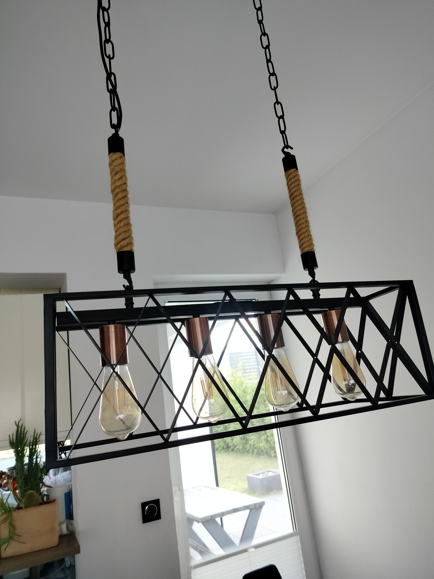 Czarna modna lampa rustykalna/ industralna