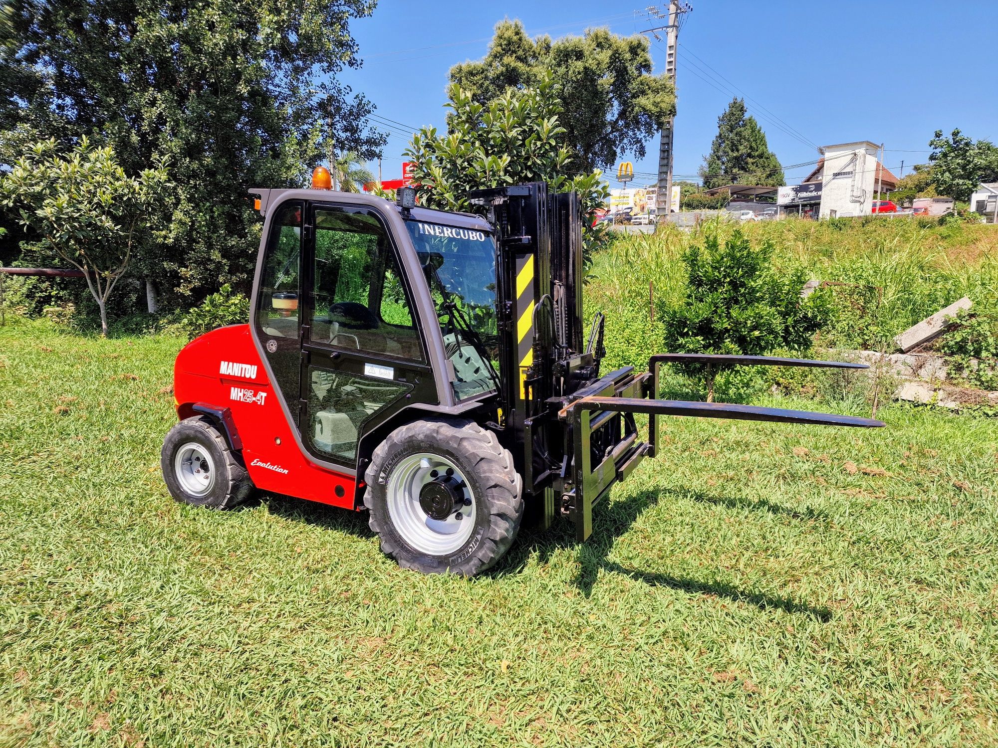 Empilhador manitou 4x4