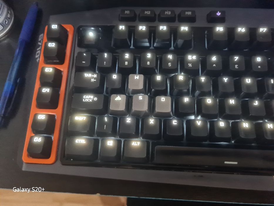 Teclado logitech G710+