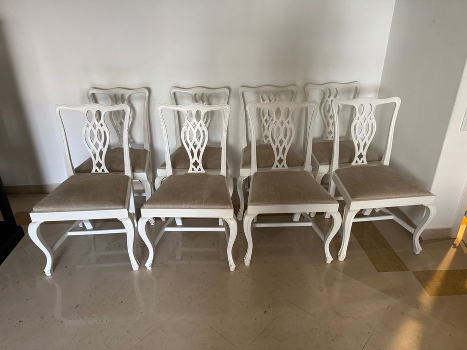 8 Cadeiras de madeira maciça