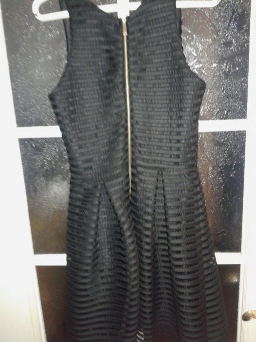 Sukienka czarna wzór lou emo rozkloszowana