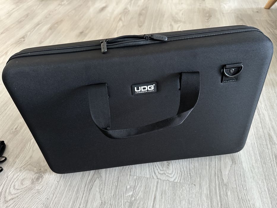 Kontroler DJ Pioneer DDJ-FLX4 + decksaver i UDG creator hardcase