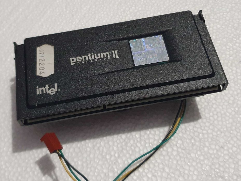 Vintage Processor – Intel Pentium II MMX64552113182595120