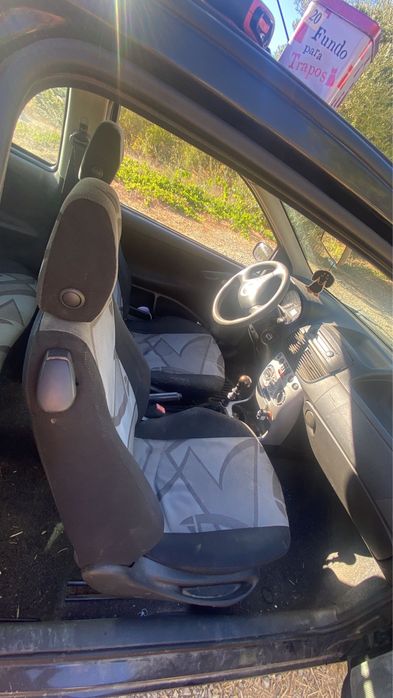 Vende-se fiat punto avariado
