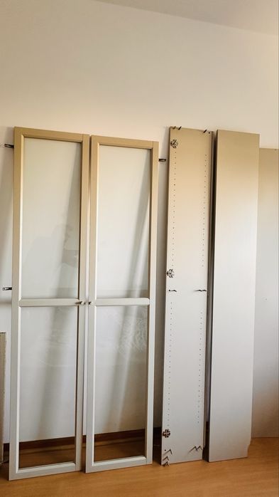 Estante Ikea Billy cinzento claro -  com portas Oxberg